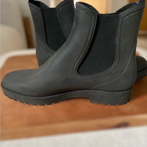 Matt & Nat Rain Boots 🖤⛈️. - Picture 2 of 4